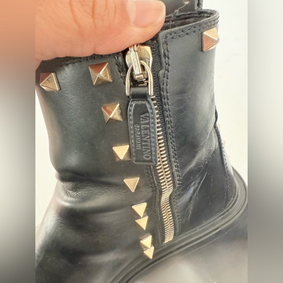 Valentino Garavani Black Leather V logo uniqueform calfskin ankle boots EU 37.5 - Picture 11 of 13